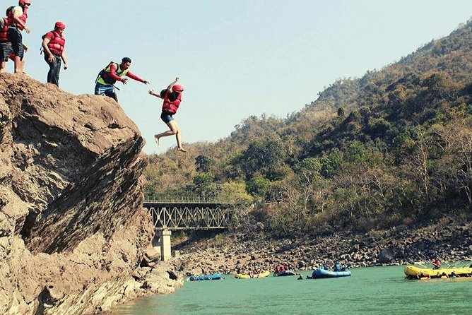 24 km White water rafting expedition in Rishikesh - Cliff jumping and body surfing add a second challenge