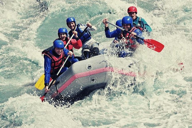24 km White water rafting expedition in Rishikesh - The safety briefing is part of the experience