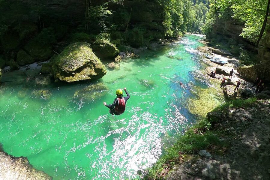 Adventurous rafting tour on the Salza - pure whitewater action! - A safety briefing before the first rapid