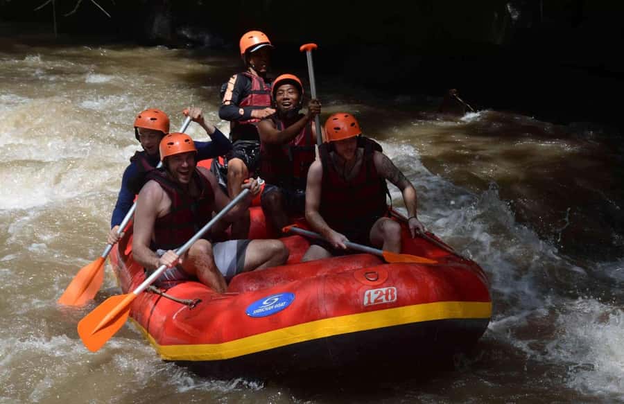 Bali: Ayung River White Water Rafting with Buffet Lunch - The buffet lunch after the river