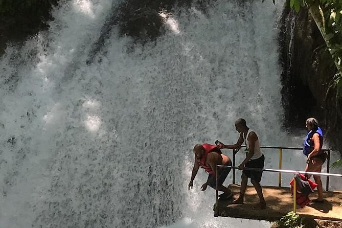 Bamboo Rafting with lime stone - A quiet change of pace on the Lethe River