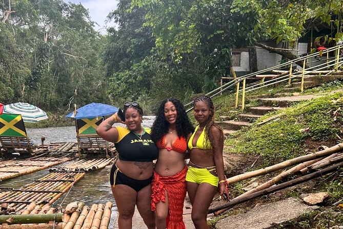 Bamboo Rafting with lime stone - What the two-hour rafting stop is really like
