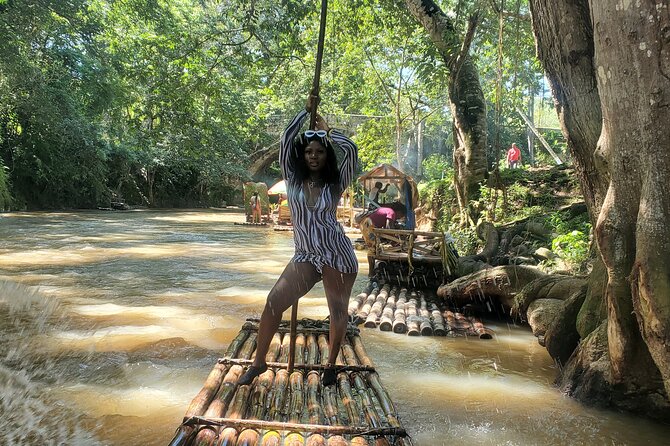 bamboo rafting with limestone foot massage - The return trip and souvenir stop