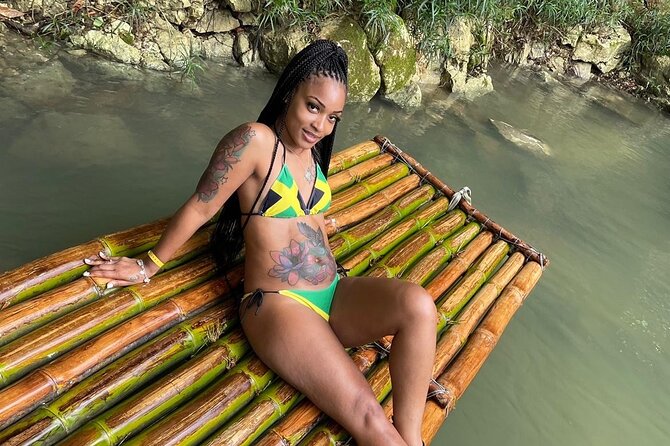Bamboo rafting with limestone massage - What happens on the bamboo raft
