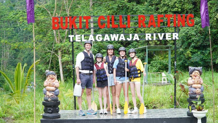 Bukit Cilli Rafting: Longest track rafting without stairs up - Getting fitted with rafting equipment