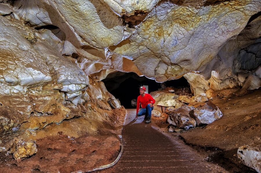 Calasparra: Almadenes Canyon Rafting Tour & Visit 3 Caves - Inside Cueva del Puerto