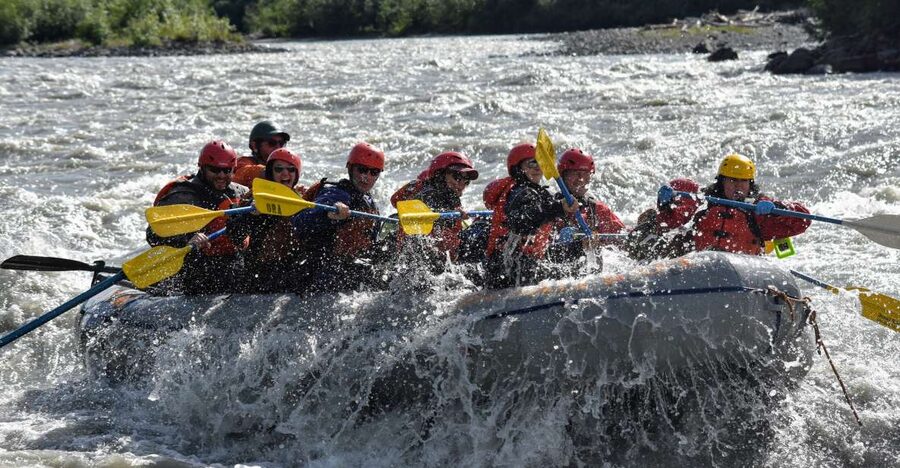 Canyon Run: Denali National Park Class IV Whitewater Rafting - Choosing an oar raft or paddle raft