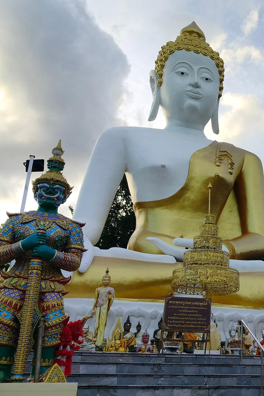 Chiang Mai: Bamboo Rafting and Wat Phra That Doi Kham - Small groups, transport, and the practical value