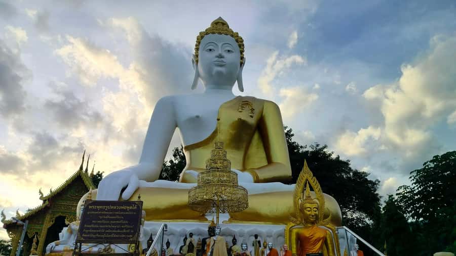 Chiang Mai: Bamboo Rafting and Wat Phra That Doi Kham - What to pack for a comfortable afternoon