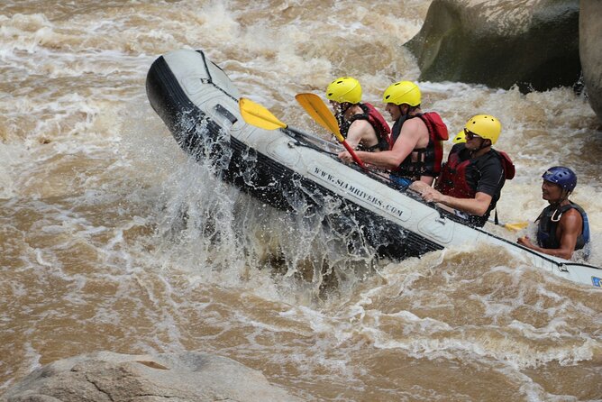 Chiang Mai Rafting in Mae Taeng River with Thai Buffet - Thai buffet lunch beside the river