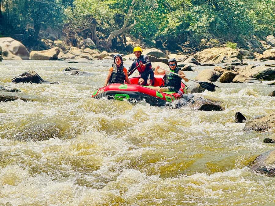 Chiang Mai: Sticky Waterfall and Rafting Day Trip - Leaving Chiang Mai for the Mae Taeng River