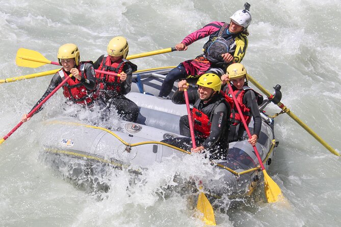 Classic Rafting - Learning the paddle test before launch