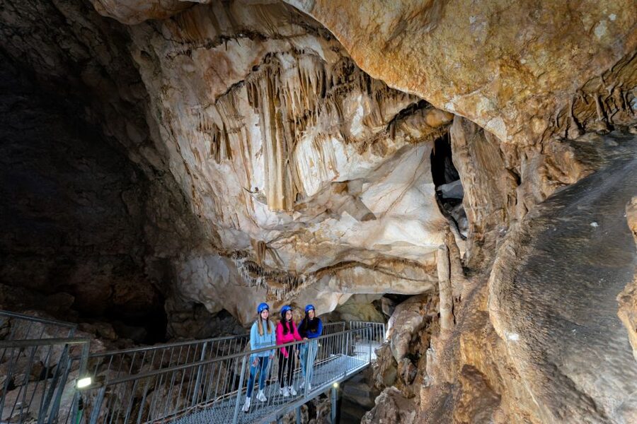 Cueva del Puerto and Rafting in Almadenes with 3 caves - Why this Cueva del Puerto and Almadenes combination works