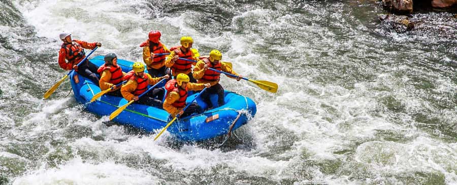 Cusco: Rafting in Cusipata + Zipline over South Valley - Getting ready beside the river