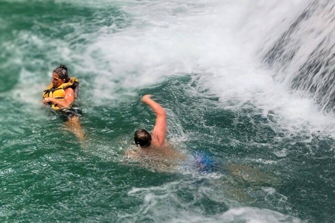 Dunn's River, Blue Hole and Bamboo Rafting from Ocho Rios - White River bamboo rafting: the quiet hour