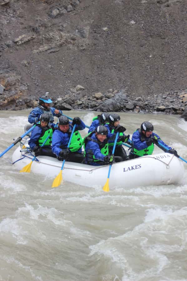 El Chalten: Rio de las Vueltas and Patagonia Rafting - A warm snack beside Route 23