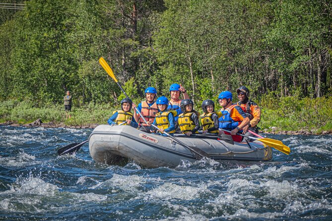 Family-Friendly Whitewater Rafting Experience - level 1 - Getting fitted at Serious Fun Dagali