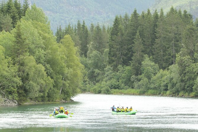 Family Rafting Grade 2 - Guides, teamwork, and the feel of the raft