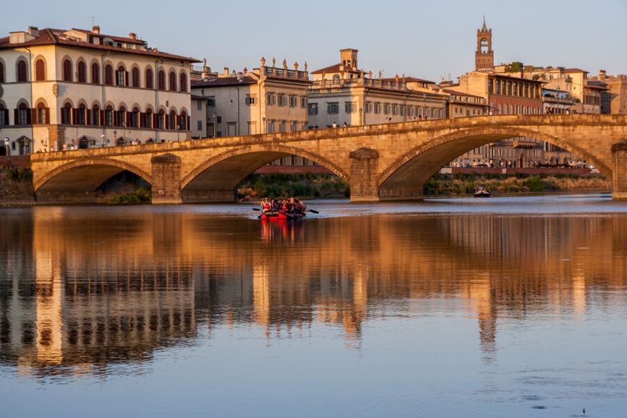Florence: Pontevecchio Bridge and City Sights Rafting Cruise - The safety briefing and first splash