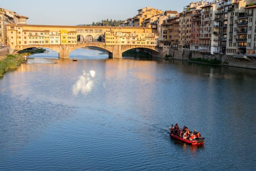 Florence: Pontevecchio Bridge and City Sights Rafting Cruise - Who should choose this Florence rafting trip?