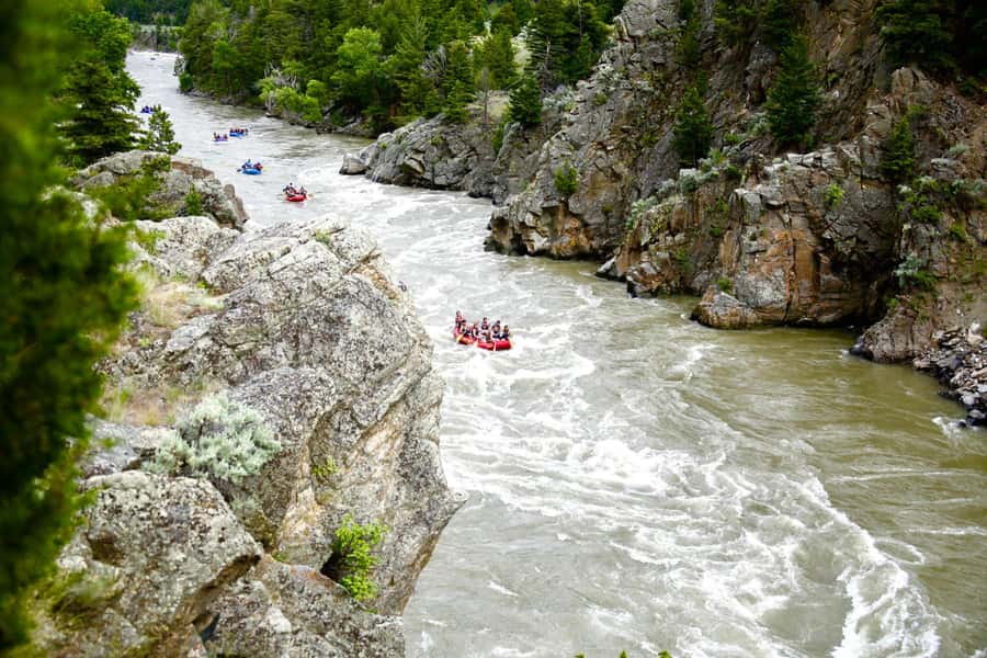 From Gardiner: Yellowstone River Whitewater Rafting & Lunch - Starting at Gardiner and getting ready