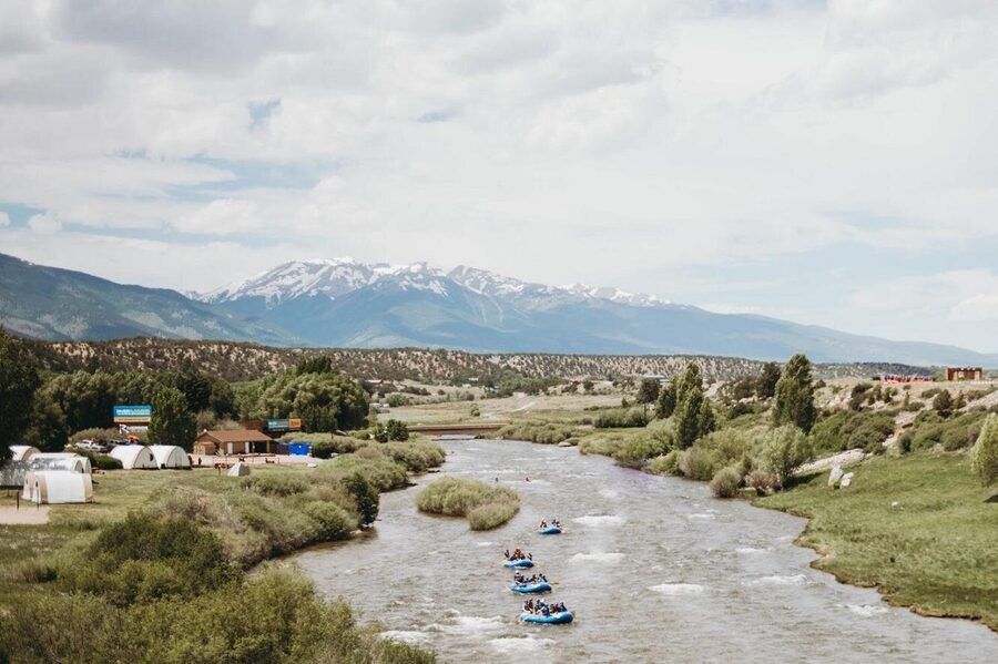 Full Day Browns Canyon Rafting - Group size and guide support