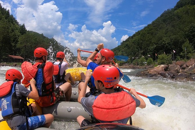Full Ocoee River Rafting Adventure with a Riverside Lunch - Start with a clean, practical outpost