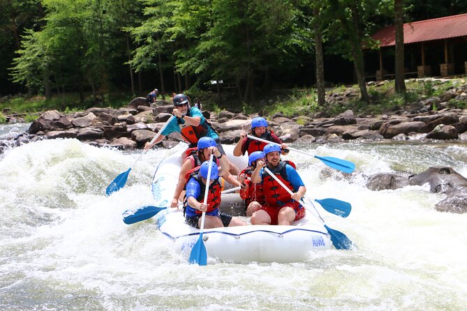 Full Ocoee River Rafting Adventure With Catered Shore Lunch - What the guides add to the day