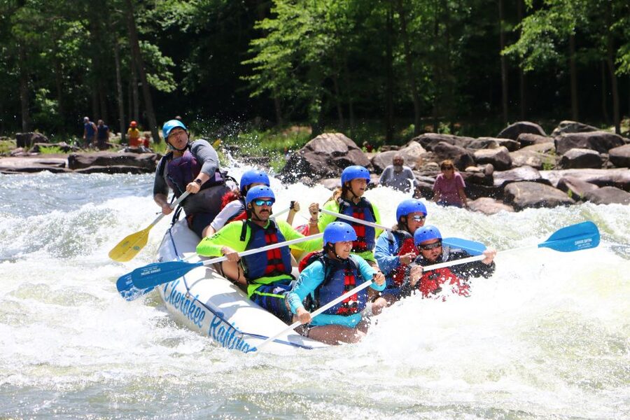 Full River Ocoee Whitewater Rafting Trip with Shore Lunch - Lunch beside the river, then back into the current