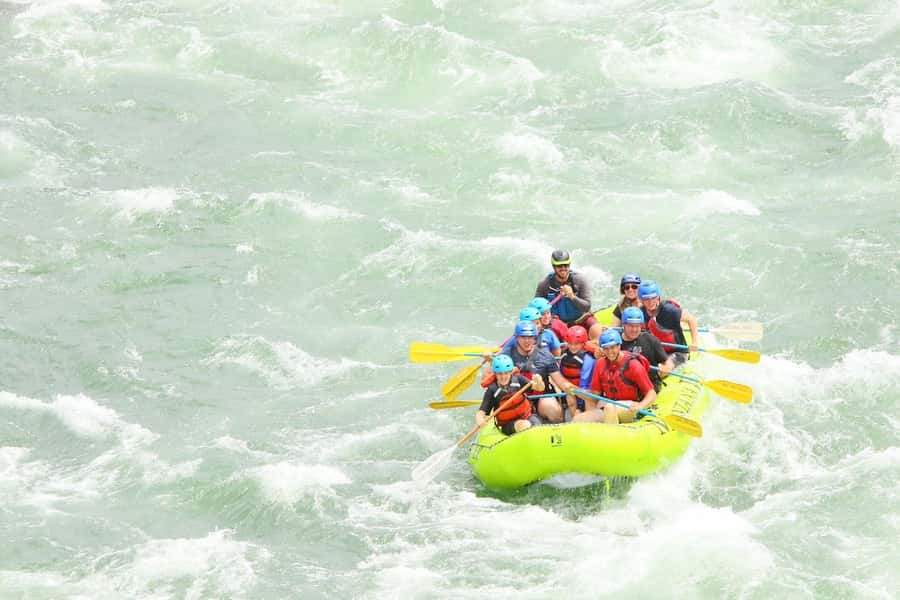 Gardiner: Full Day Raft Trip on the Yellowstone River+Lunch - Riverside Lunch from a Local Cafe