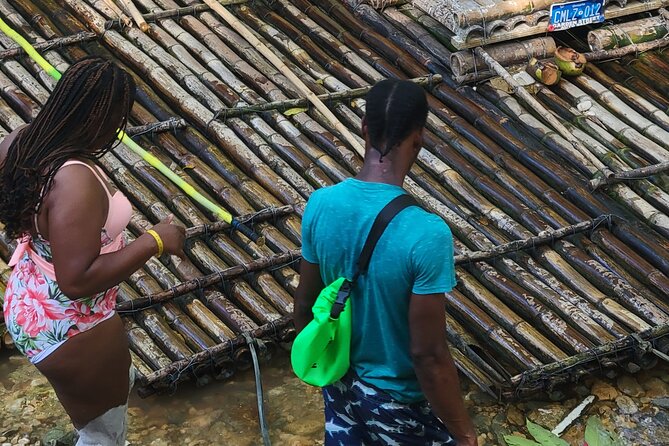Great River Bamboo Rafting & hipstrip Tour - One hour of bamboo rafting in Lethe