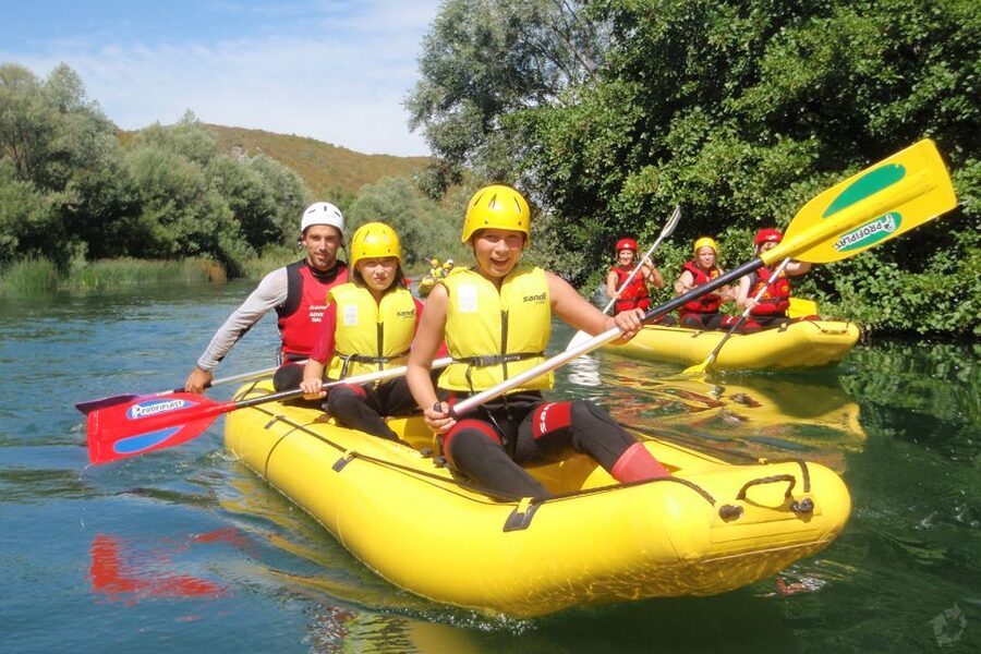 Half-Day Cetina River Rafting - The first paddle strokes and safety briefing