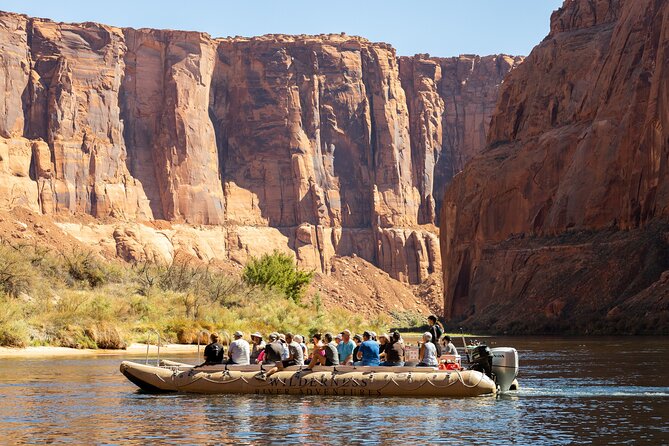 Horseshoe Bend Rafting Trip in Page - A calm river trip beneath Horseshoe Bend