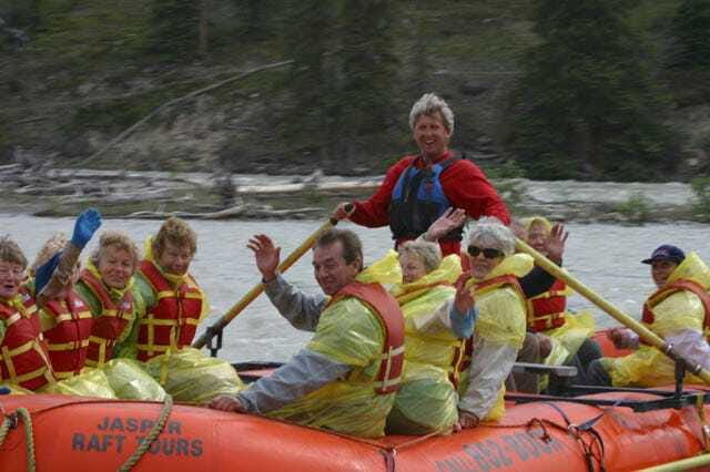 Jasper: Jasper National Park Easy 2-Hour Rafting Trip - The guides make the difference