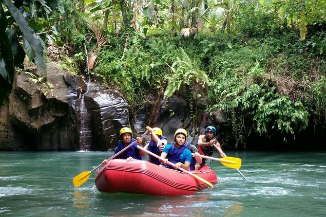 Karang Bayan Rafting Package - Lombok - Passing homes and rice fields