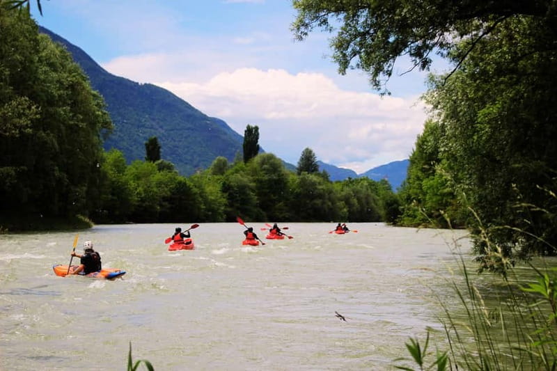 Kayak & Packraft Fun with Indomita - Reading the current near Sondrio