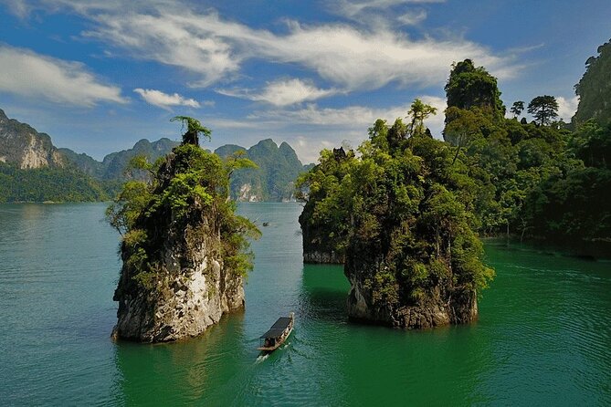 Khao Sok: Full Day Bamboo Rafting Tour from Khao Lak - Takuapa market gives the morning a local start