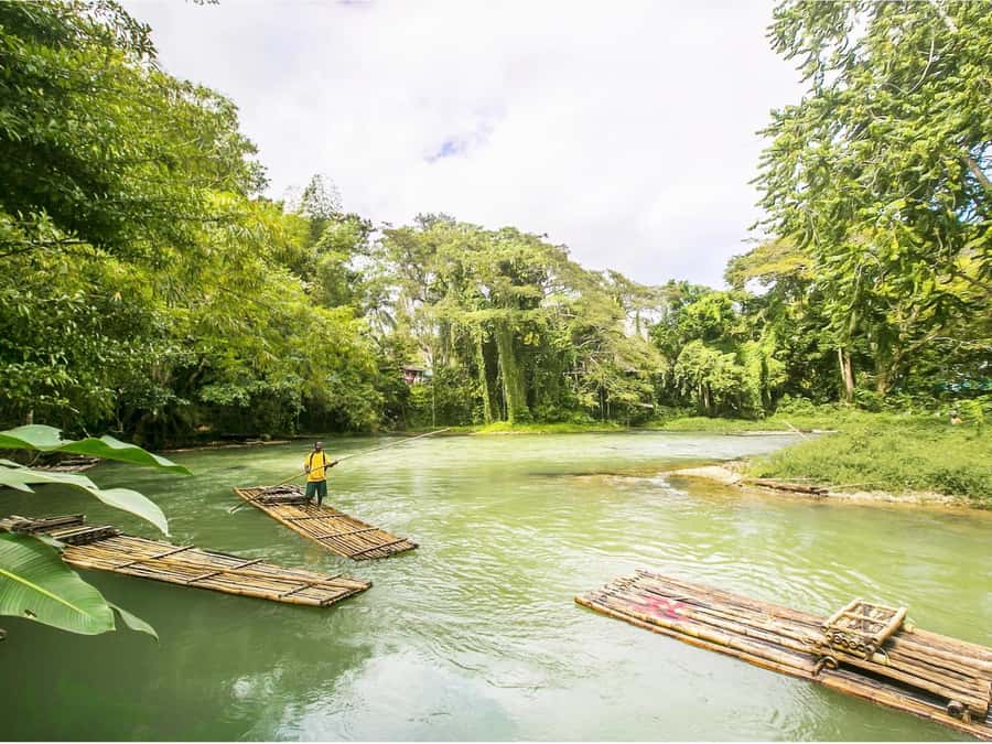 Khao Sok: Private Bamboo Rafting & Jungle Cave Temple Tour - A gentle start on the Khao Sok river