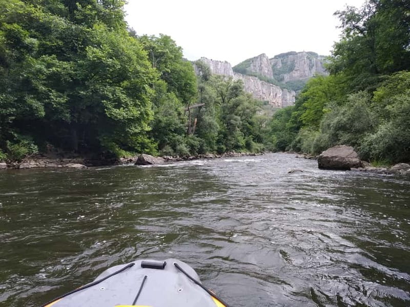 Lakatnik: Rafting on Iskar River - Lakatnik rocks and birdlife from the water