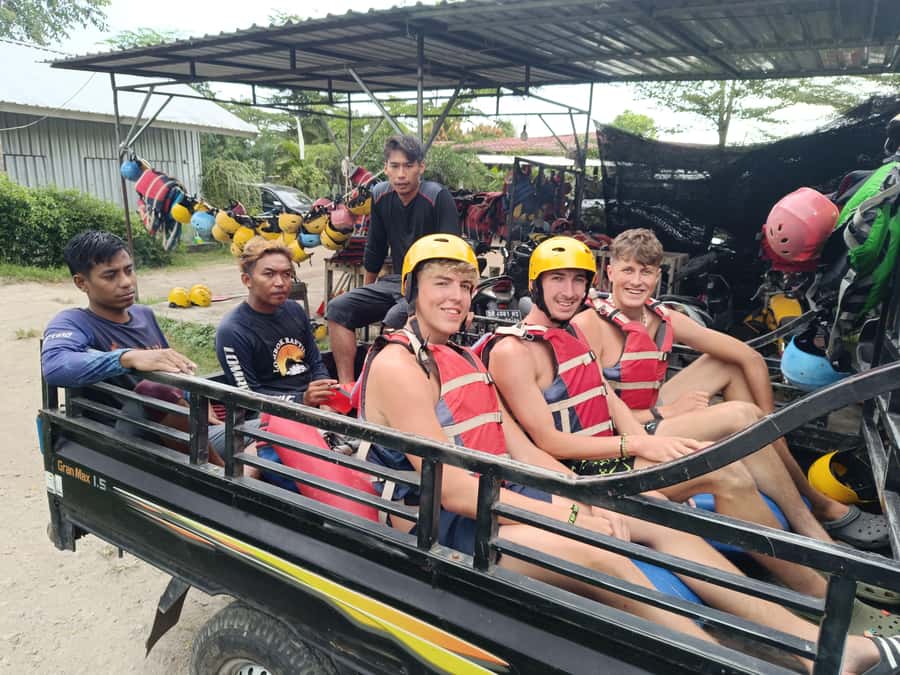Lombok: Waterfall Benang Kelambu & River Rafting Trip - The people who shape the day