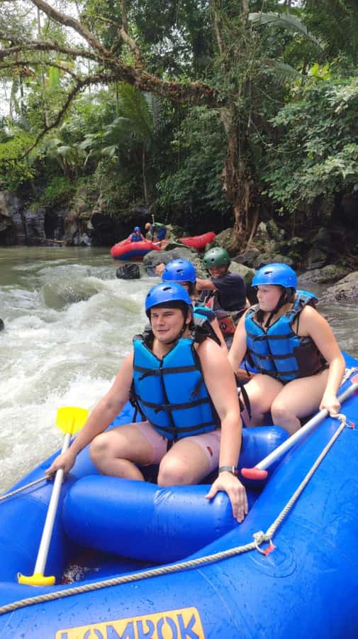 Lombok: White Water Rafting, Rice Terrace & Waterfall Tour - Lunch and a practical reset