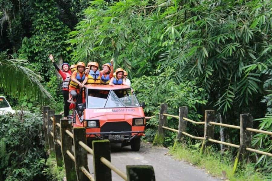 Lombok: White Water Rafting, Rice Terrace & Waterfall Tour - The 8:00 AM pickup and the road inland