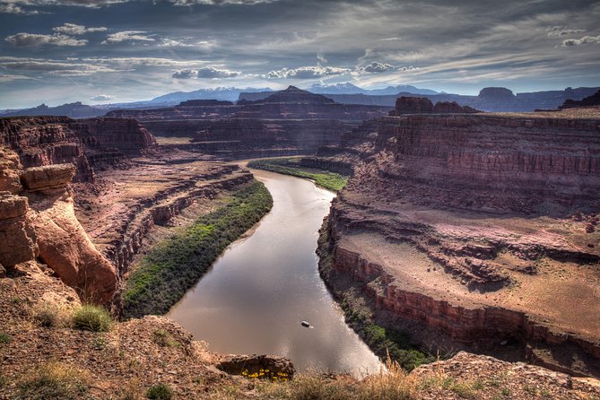 Moab Combo: Colorado River Rafting and Canyonlands 4X4 Tour - A full day from mesa top to river