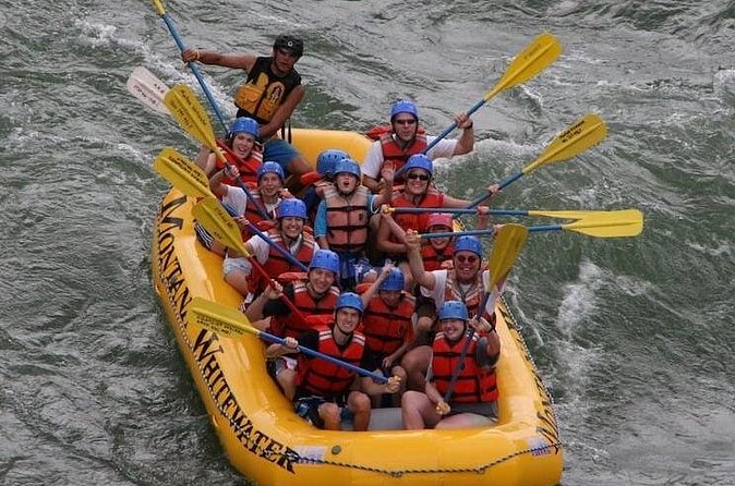 Montana Whitewater Half Day Raft Trip - Yellowstone River - Stop 1: the Yellowstone River and its rolling waves