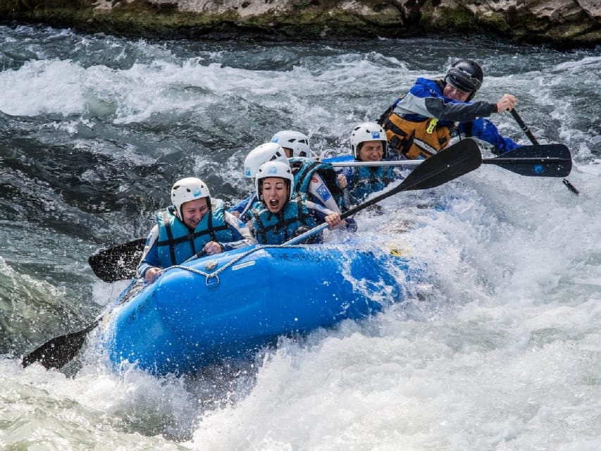 Murillo de Gállego Huesca: Rafting in the Gállego river - Meeting the team beside the main road