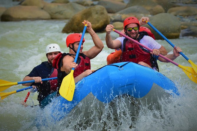 Naranjo River White Rafting Clas III-IV from Manuel Antonio - How hard are the Class III and IV rapids?