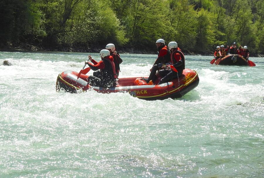 Ötztal: Action Whitewater Rafting at Imster Canyon - The rafting drink and warm shower finish