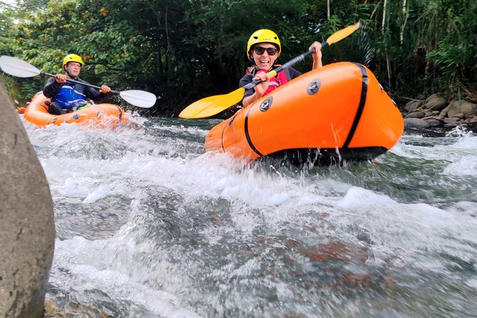 Packraft in Rio Tres Amigos - Paddling through class II and II+ rapids