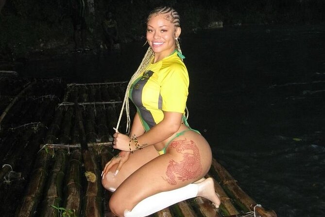Private bamboo rafting and massage in Montego Bay - The limestone massage on the raft