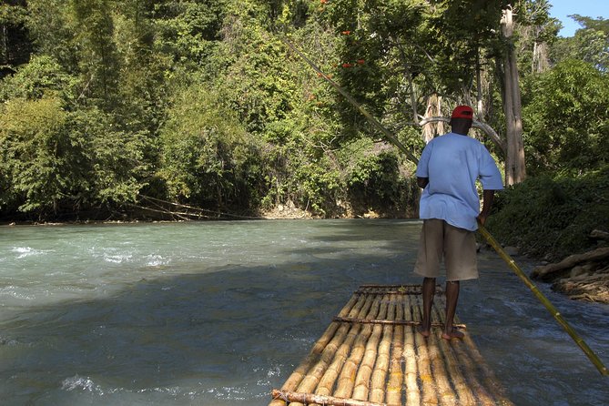[PRIVATE]Dunn's River & Martha Brae Rafting - Entrance & Lunch - Dunn’s River Falls: a guided climb through moving water